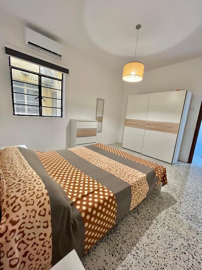 Camag Apartment - Very Close To Airport Birżebbuġa Exterior foto